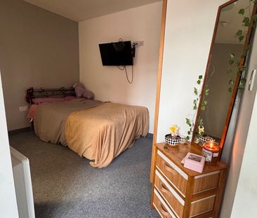 Studio Flat, Regent Road, LE1 - Photo 4