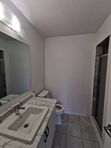 For Lease - 209 Harding Park Street, Newmarket, Ontario - Photo 5