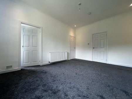 3 bedroom flat to rent - Photo 2
