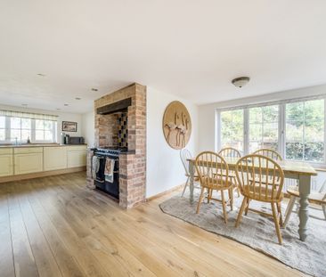 4 bedroom detached house to rent - Photo 2