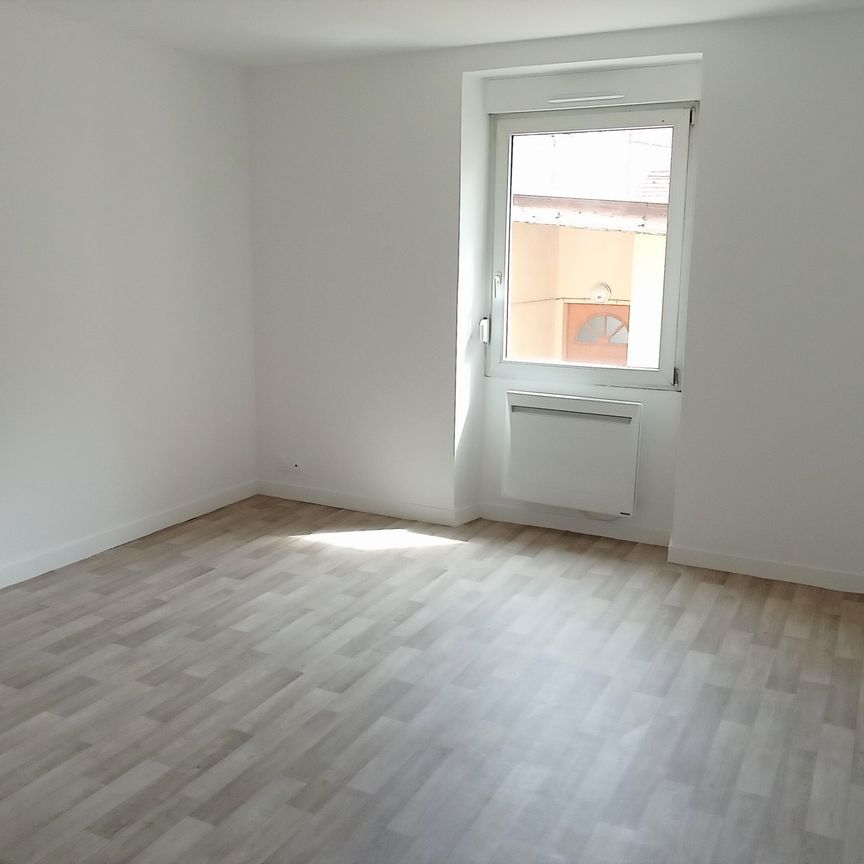 Studio de 25 m2 situé au 2ème étage, blvd St Marceau, idéal étudiant, disponible de suite - Photo 1