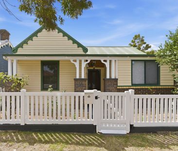 Spacious 4-Bedroom Home Close to Town & Park - Photo 6