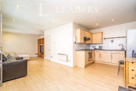 2 bedroom flat to rent - Photo 2