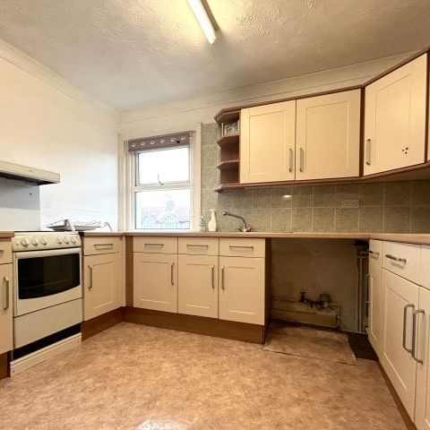 Northcourt Road, Worthing, BN14 1 bedroom flat to rent - Photo 1