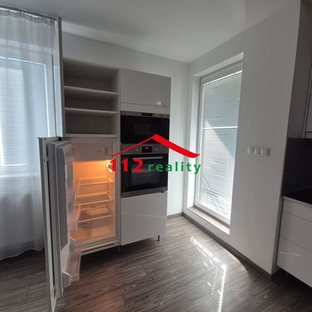 Veľký klimatizovaný 2 izbový byt s balkónom, Bratislava II, Ružinov, skvelá poloha, Záhradnícka 49 – Fotografia 3