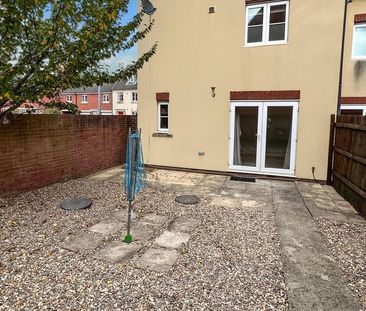 4 bedroom semi-detached house to rent - Photo 3