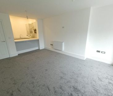 3 bedroom flat to rent - Photo 2