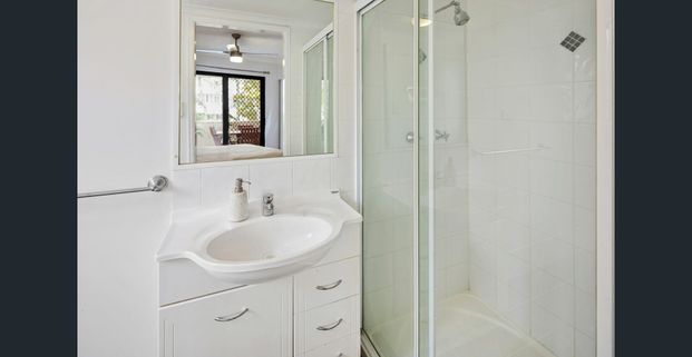 Spacious Apartment in a Prime Location! - Photo 1