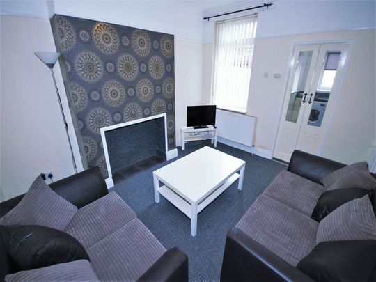 3 bedroom house share to rent - Photo 1