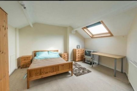 Room in a Shared House, Victor Street, S6 - Photo 3