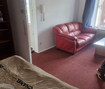 Studio Flat, York Road, B16 - Photo 2