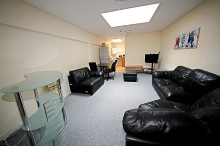4 bedroom flat to rent - Photo 5