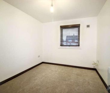 Front Lane, Alexander House, RM14 - Photo 3