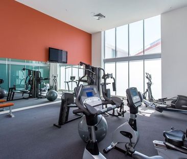 OVER SIZE 1 BEDROOM, 2 BATHROOM + MEDIA APARTMENT IN SHORES - Photo 2