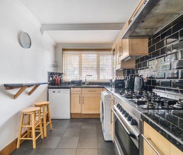 4 bedroom semi-detached house to rent - Photo 4