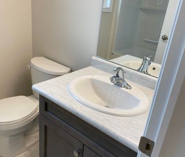 For Lease - 87 SYCAMORE Street, Welland, Ontario - Photo 6