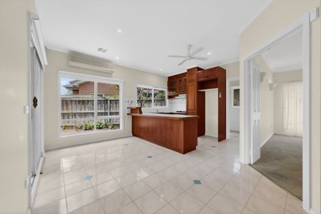 PRIVATE AND PERFECTLY POSITIONED IN DONVALE - Photo 4