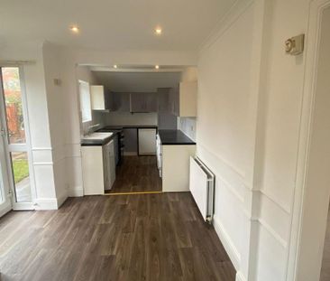 3 bedroom semi-detached house to rent - Photo 6