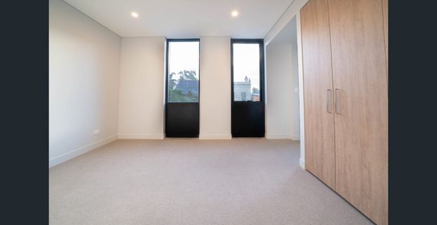 Modern Living in the Heart of Bondi Junction - Photo 1