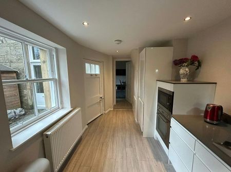 3 bedroom flat to rent - Photo 5