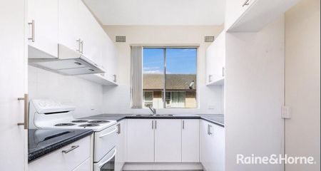 2 bedroom - Full Brick In Prime Location - Photo 2