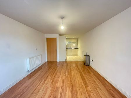2 bedroom Apartment to let - Photo 5