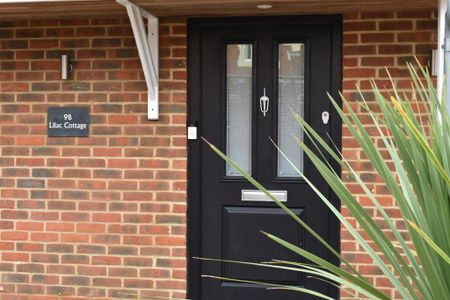 3 bedroom detached house to rent - Photo 5