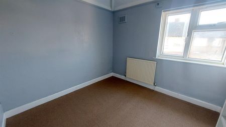 3 Bedroom House to Rent in Almond Road, Kettering. Northants, NN16 - Photo 3