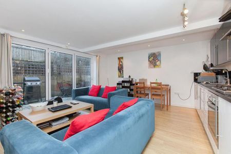 2 bedroom flat to rent - Photo 4