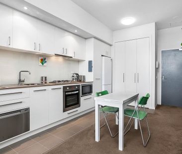 Large one bedroom apartment with separate study - Photo 2
