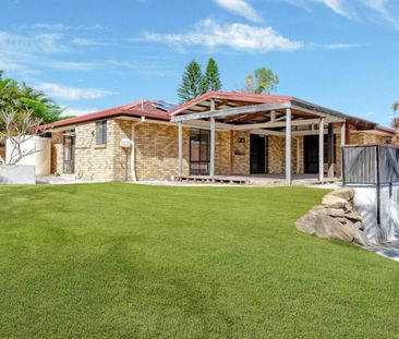 SPACIOUS THREE BEDROOM PLUS STUDY HOME - GREAT LOCATION - Photo 3