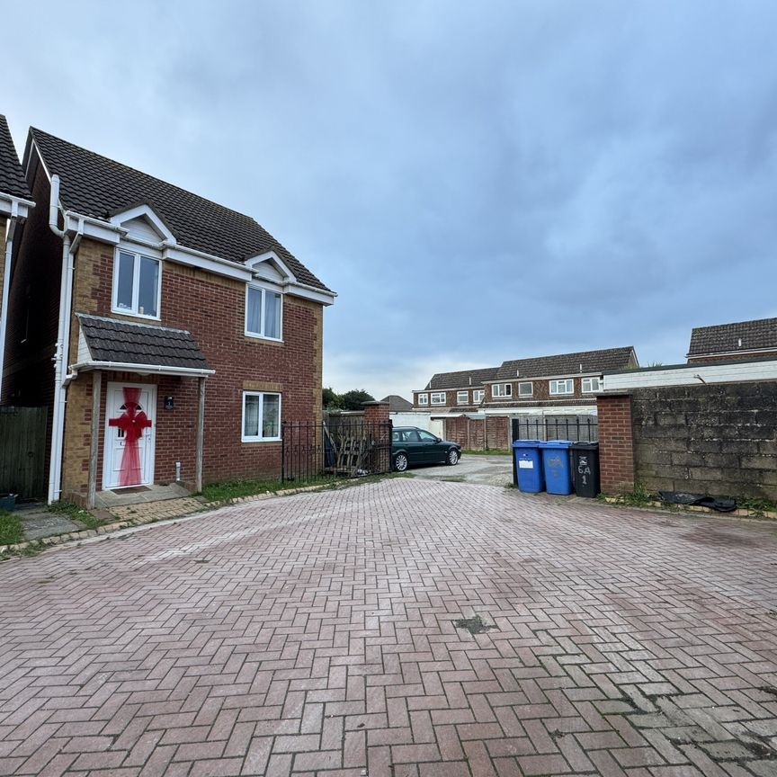 Boldre Close, Poole - Photo 1