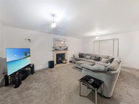 4 bedroom detached house to rent - Photo 1