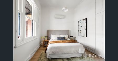 Wide-frontage residence in coveted garden setting - Photo 4