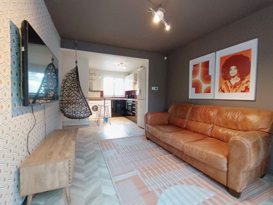 4 Bed Terraced House, Shotton Walk, M14 - Photo 1