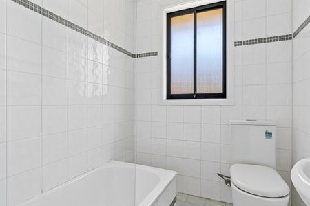 Beautiful 4-Bedroom Home in Center of Holsworthy - Photo 4