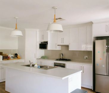 “Prime Located 3 bed 2 bath home” - Photo 5