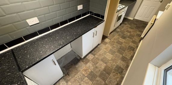 3 bed terraced house to rent in Meath Street, Middlesbrough, TS1 - Photo 2