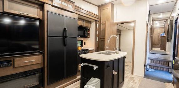 High end RV for rent - Photo 2