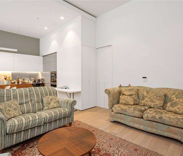 A stunning split level two bedroom apartment in the popular Barts Square. - Photo 1