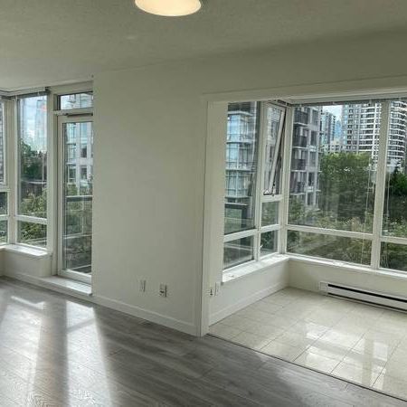 DT Vancouver One Bedroom and Den for rent - Photo 1