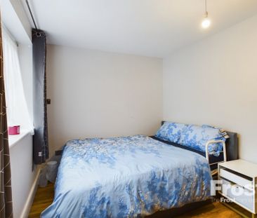 Pickwick Close, Hounslow,TW4 - Photo 1