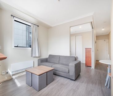 Beautifully Presented Fully Furnished Apartment - Photo 3