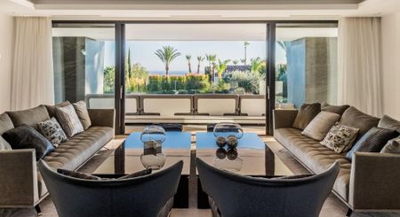 6 bedroom luxury Villa for rent in The Golden Mile, Spain - Photo 5