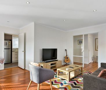 Lovely Home, Quiet Location - Photo 2