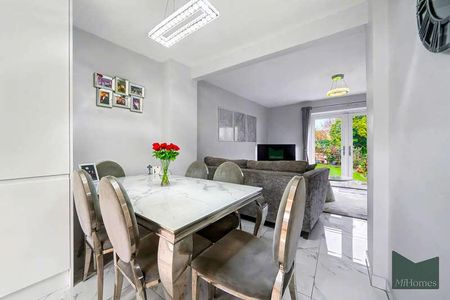 Goldrill Drive, New Southgate, N11 - Photo 4