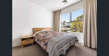 Lifestyle, Location & Low-Maintenance Luxury in the Heart of Brighton - Photo 2