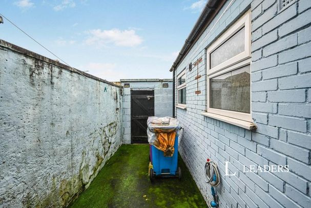 3 bedroom terraced house to rent - Photo 1