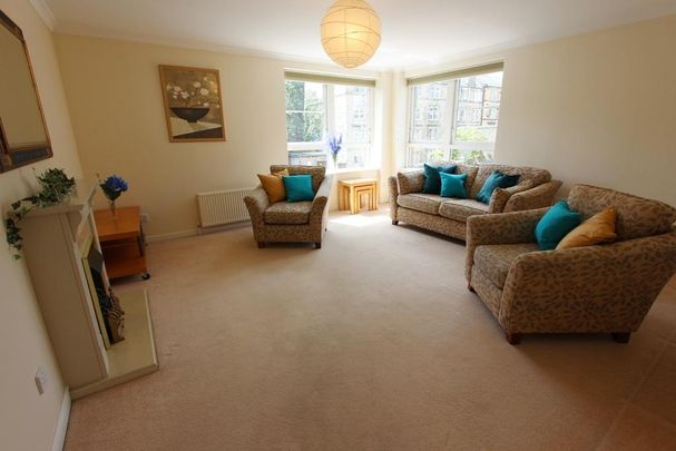 3 bedroom flat to rent - Photo 1