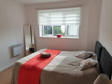 1 Bed Flat, Wensleydale, LU2 - Photo 3
